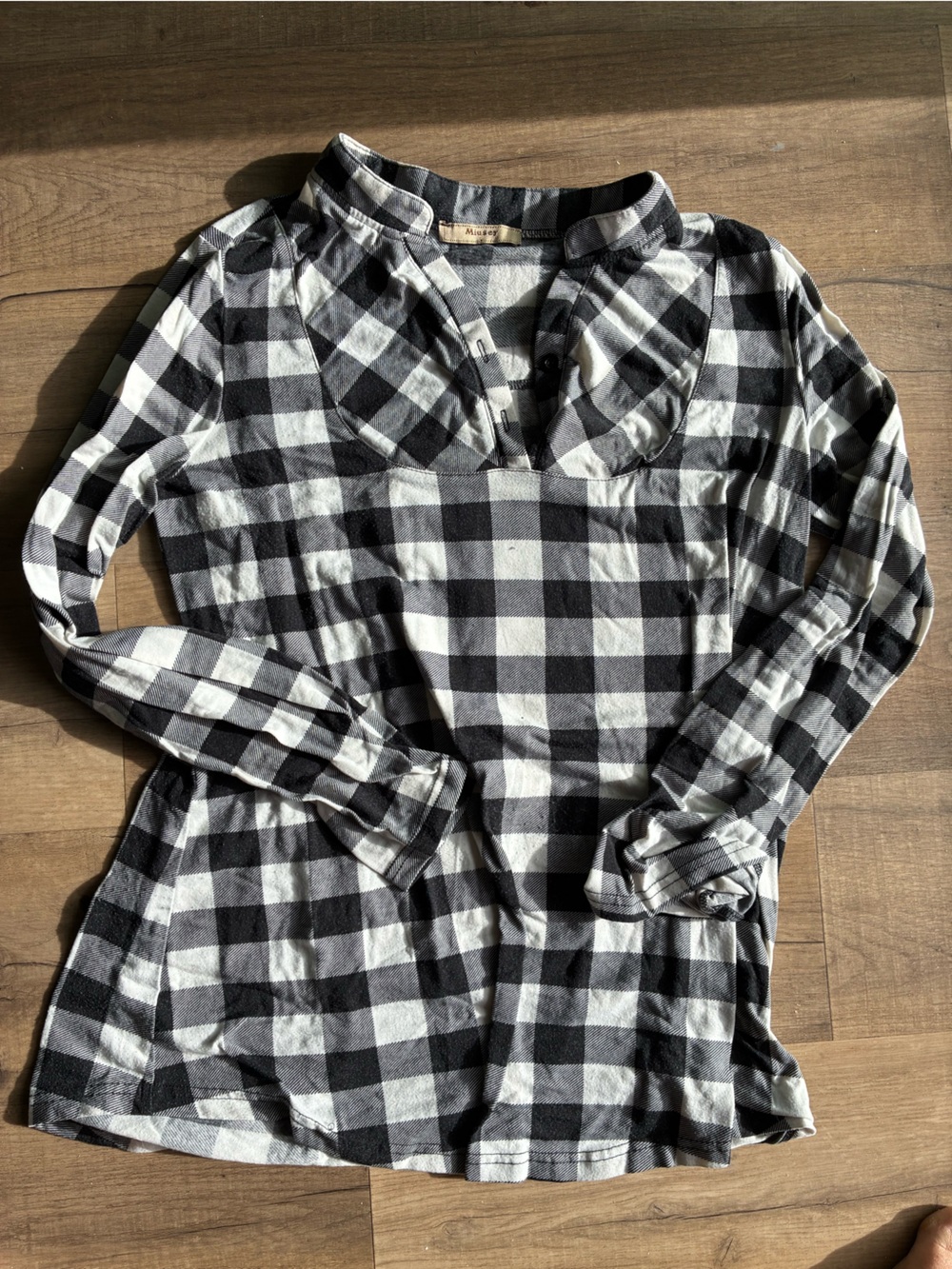Black & White Plaid Long-Sleeve Women's maternity Top